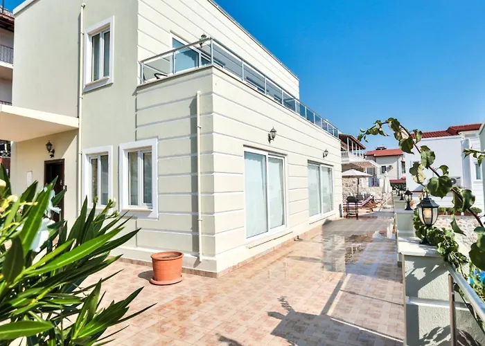 4 Bedroom - 7853 F