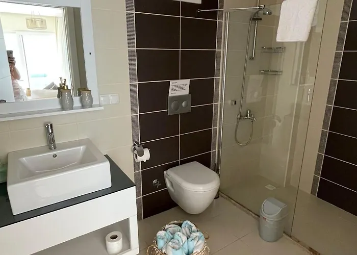 4 Bedroom - 7853 F *