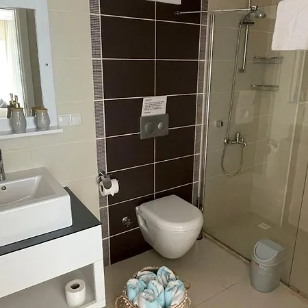 4 Bedroom - 7853 F *